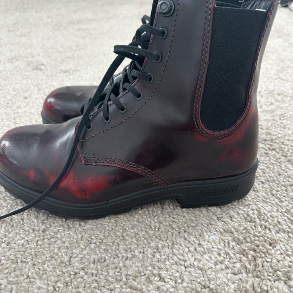 Blundstone Women's elastic/lace up boot, style 2220, Bordeaux Brush - Picture 3 of 9